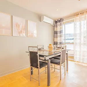 Ideal Couple, Family & Friends - Calme, Lumineux, Balcon - Proche Plages 2km - Velodrome A 10min - Olympique Marina - Climatisation & Parking Prive Appartement